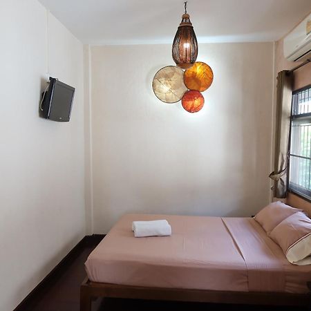 Banjai Garden Guesthouse Chiang Mai Exteriör bild