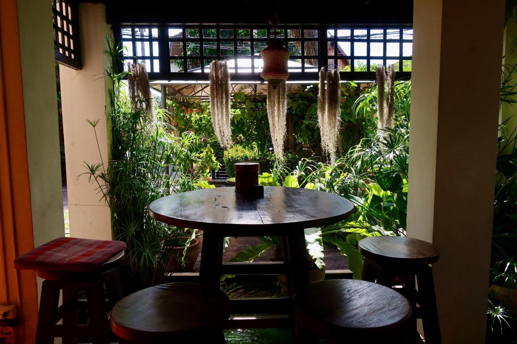 Banjai Garden Guesthouse Chiang Mai Exteriör bild